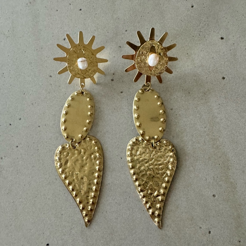 Fun And Statement Drop Earrings. - image 1